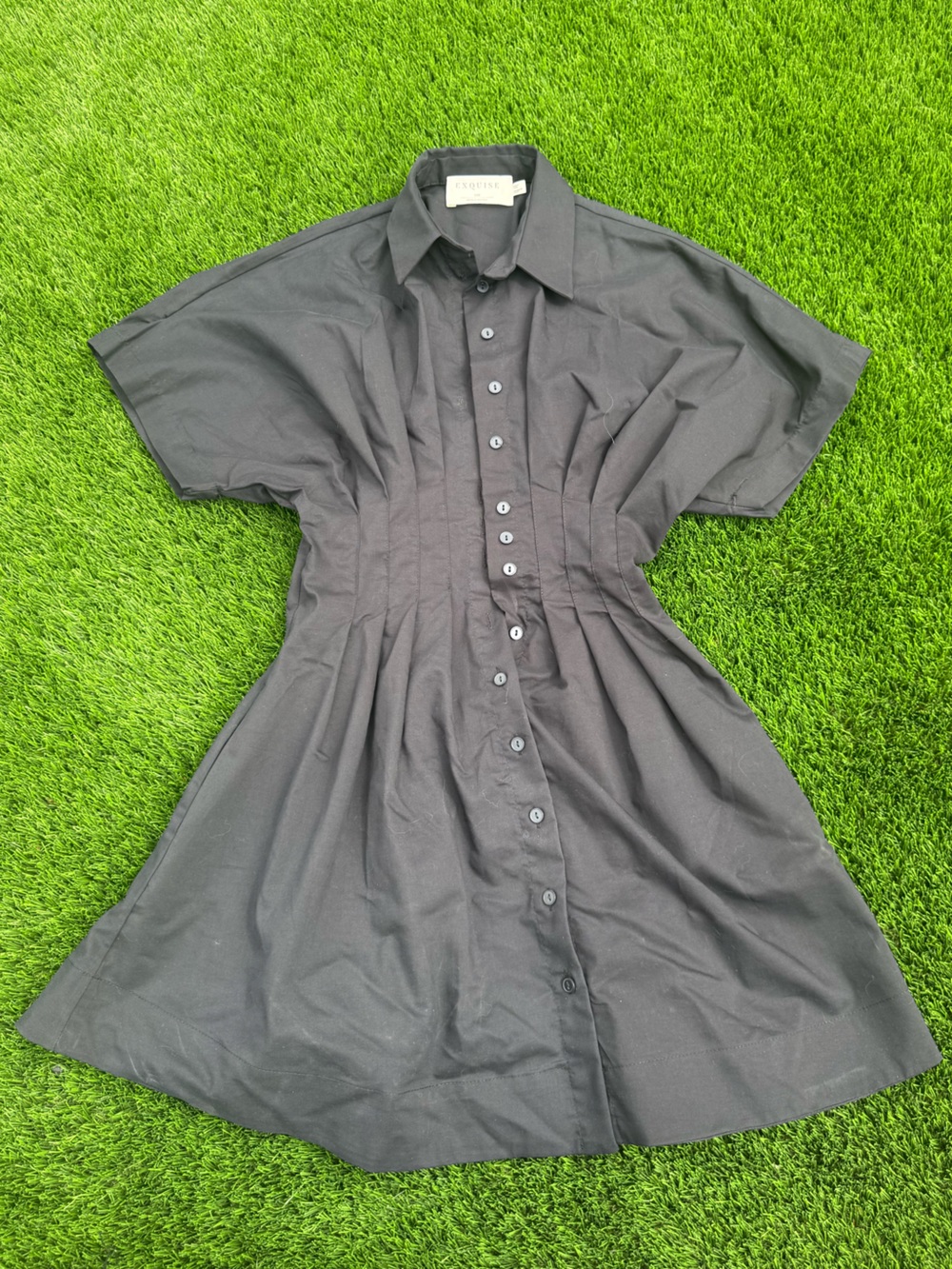 Women’s pleated Black Short-Sleeve Button-Up dress